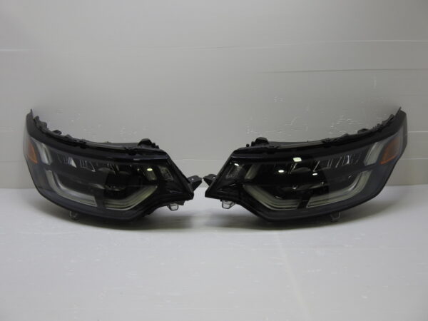 Discrovery 5 HeadLights L-R (Am) (17 - 20)